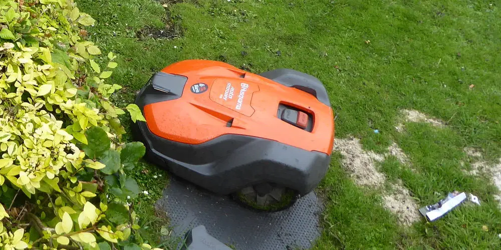 robotic lawn mower maintenance